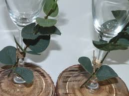 Este conjunto de dos anillos de boda rústicos hechos a mano están hechos a mano en plata de ley y hacen una gran alternativa contemporánea a las bandas tradicionales de boda o compromiso. Decoracion De Boda Con Materiales Reciclados Isabel Vintage