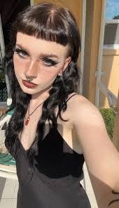 Miranda Grubb's Instagram, Twitter & Facebook