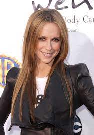 Her hair was worn up in a curled chignon upon the base of her nape and accessorized with a jeweled hair ornament. Poll Are You Enjoying Jennifer Love Hewitt S New Light Hair Color Glamour