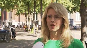Met een roze bril op kijken sommige mensen vijftig jaar terug in de tijd. Mona Keijzer Recht Door Zeetype Noemde Zichzelf Al Kroonprinses Van Het Cda Nos