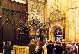 La cattedrale di siviglia è uno dei monumenti più importanti della città di siviglia, da visitare assolutamente se la giralda della cattedrale di siviglia è visitabile fino ad un'altezza di 70 metri. Cattedrale Di Siviglia Wikiwand