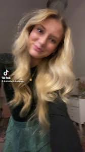 Elizabeth Eck's Instagram, Twitter & Facebook