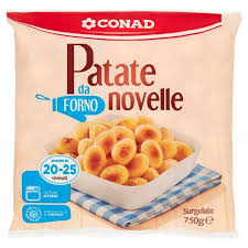 Versate l'impasto di patate su un foglio di carta forno e lavoratelo fino a ottenere un rettangolo, alto più o meno mezzo centimetro. Conad Patate Novelle Da Forno Surgelate 750 G
