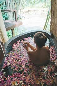 Bagi orang bali gunung batur adalah tempat yang dianggap sakral dan penuh penghormatan. Fiveelements Spa Bali Indonesia 2017 Flower Bath Ubud Bali