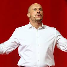 При цьому частині журналістів потрапити на захист дисертації намагалися завадити: Q2vlo1lh71bcfm