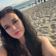 Lauren Pontiff's Instagram, Twitter & Facebook