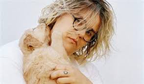 Je suis safia nolin, et je fais de la musique. Safia Nolin