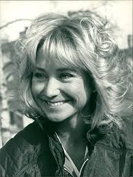 Caroline Nash (@CarolineLNash)