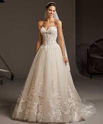 Acquista abiti da sposa economici 2020 ora puoi richiedere più sconti. Abiti Da Sposa Pronovias 2021 Collezione Foto Prezzi Beautydea Abito Da Sposa Principessa Abiti Da Sposa Di Design Alta Sartoria Nuziale