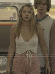 2 days ago · madelyn cline as sarah cameron in 'outer banks' season 2 (jackson lee davis/netflix) during the final moments of the season, ward is being treated for his injuries. Wornontv Sarah S White Drawstring Crop Top And Pink Denim Shorts On Outer Banks Madelyn Cline Clothes And Wardrobe From Tv