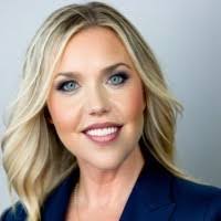 Kelly Carnahan's Instagram, Twitter & Facebook