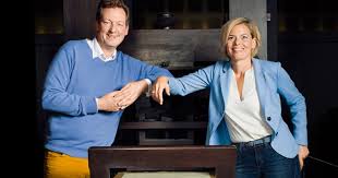 Eckart von hirschhausen gegründete stiftung humor hilft heilen, hat sich zur aufgabe gemacht, mehr menschlichkeit in jeder lebensphase in die medizin zu bringen. Eckart Von Hirschhausen Und Julia Klockner Chrismon