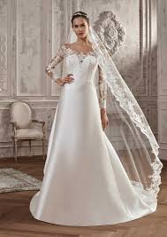 Des ausgestellten fischschwanzes von mitte der oberschenkel bis zu kniehöhe. Brautmode San Patrick Brautkleid Acuarela Kleid Hochzeit Brautmode Hochzeitskleider Aus Satin