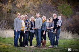 The Lovely P Family And A Little Primer On What To Wear Fall Family Photo Outfits Extended Family Pictures Family Pictures What To Wear