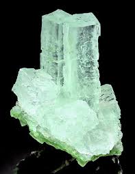 Green Halite Crystal In 2020 Minerals Crystals And Gemstones Crystals