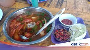 Memiliki cita rasa yang asam bercampur pedas, menu ini bikin selera makan makin bertambah! Sluurp Menikmati Segarnya Pindang Serani Khas Jepara Di Tepi Pantai