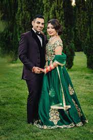 Emerald Green And Gold Indian Wedding Dress Elegant Classy Indian Bride Indian Wedding Photography Poses Indian Wedding Photography Indian Bride And Groom