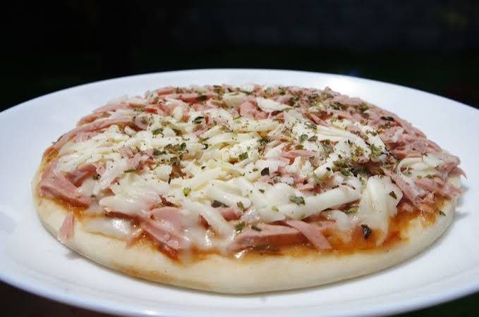 Mini Pizza de Queijo com Presunto