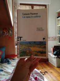 Leggera perché lo stile dinamico, ritmico, paratattico di cesare pavese consente di finire presto il romanzo ma per comprendere veramente le sue parole, il loro significato, la sofferenza del protagonista e del popolo italiano in generale bisogna non lasciarsi. La Casa In Collina Cesare Pavese Pane Inchiostro