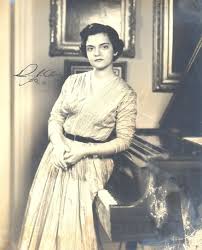 Aplauso tardío a Ivette Hernández - Desmemoriados