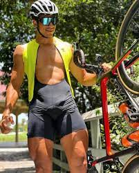 Seriously sexy cycling lycra 🥰🥰 : r/PublicBulges