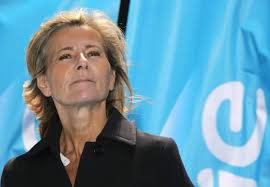 Its popularity in the united kingdom peaked during the 1970s and 1980s; Claire Chazal Viree Du Jt De Tf1 Telepro