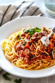 Quick And Easy Weeknight Spaghetti Bolognese Bursting With Flavor On Your Table In Under 30 Minute Spaghetti Bolognese Easy Spaghetti Bolognese Italian Recipes