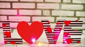 Pertama, cuci sampai bersih kaleng yang akan kamu pakai, kemudian siapkan kertas kado untuk melapisi hiasan dinding dari kayu ini sangat cocok untuk rumah yang memiliki konsep minimalis. Ide Kreatif Dari Kertas Kado Menjadi Hiasan Love Yang Cantik Youtube