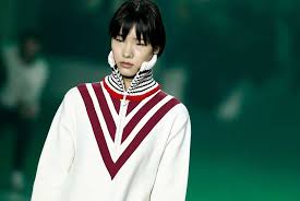 But, before going onto all of that, let's see what kind of bangs you should opt for. Pfw Lacoste Fall 2019 Ready To Wear S Take On Tennis Couture Idae News