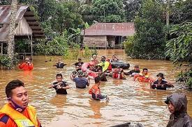 Ada sesetengah bencana ini boleh dijangkakan manakala sebahagian lainnya tidak. Jalur Pembatasan Indonesi Malaysia Macet Total Di Landa Banjir Borneo24 Com