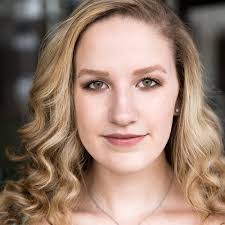 Sarah Cubbage's Instagram, Twitter & Facebook