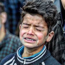A Broken Heart Bleeds Tears Human Life Has No Value In Kashmir Humanity Is Killed Here On Daily Basis A Kid Wails Over T In 2020 Human Kids Around The World People