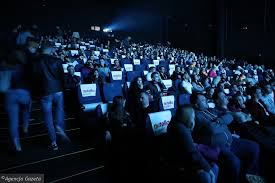 Opinie o kino helios w radom. Gra O Tron W Heliosie Tlumy Na Premierze Nowego Sezonu W Radomiu