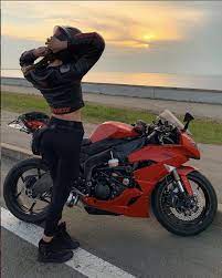 Pin By Marleen Cerda On El Viaje Sonado Con Una Mujer En Moto The Dream Trip Is With A Woman In Moto Women Riding Motorcycles Motorbike Girl Biker Girl