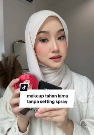 Tips Makeup Tahan Lama: Setting Spray dan Loose Powder