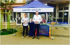 Einwilligung in die verwendung von cookies. Sparda Bank West Eg Auch In Diesem Jahr Begleitete Die Sparda Bank In Dusseldorf Das Kinderfest Im Stadtteil Benrath Trotz Des Schlechten Wetters Haben Piet Meuer Rechts Filialleiter Der Benrather Sparda Bank Und Sein