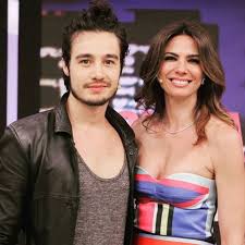 ↑ «namorado de isabelle drummond, tiago iorc, já esteve na trilha de várias novelas». Who Is Tiago Iorc Dating Tiago Iorc Girlfriend Wife