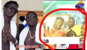 Shatta Wale slaps his brother Flossy Blade on stage - GhPage