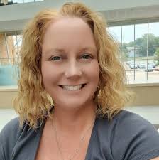 Do people with new knee replacements experience achy feelings when it's  colder outside?