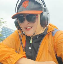 Reduce, Reuse, recycle! 5 hacks to repurpose your old sweaters ♻️🎄❤️