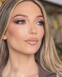 🟠 Burnt pinks and terracotta melting into soft brown smoke—sculpted just  enough, dewy where it counts. On the stunning Ella Portelli ✨A quiet kind  of glam that whispers, not shouts. #softglam #terracottatones #