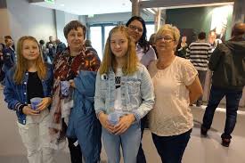 He has sold 14 million records worldwide and has released 12 studio albums as well as a few compilation albums which have included his previous. Dj Bobo Ladt Familien Zum Konzert In Leipzig Ein Ronald Mcdonald Haus Leipzig