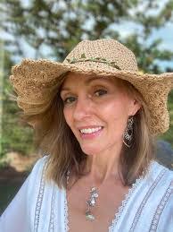 Sandra Dunn's Instagram, Twitter & Facebook