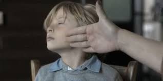 Tete de mort, plaque emaillee, danger de mort. Clip Choc Comment L Enfant A Ete Gifle