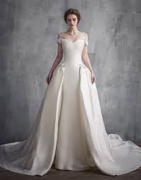 20 Statement Making Modern Minimalist Architectural Gowns Praise Wedding Bridal Dresses Lace Gowns Wedding Dress Inspiration