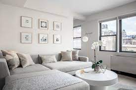 Großes sofa kleiner raum, großes sofa kleines wohnzimmer, sofa für kleines wohnzimmer. Kleines Wohnzimmer Grosses Sofa Elegante Einrichtung Ideen Weiss Elfenbeinfarbe Small Apartment Interior Luxury Living Room Living Room Designs