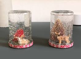Jedes jahr haben wir unmengen an kerzenreste übrig und ich finde es zu schade sie einfach zu entsorgen! Diy Schneekugeln So Machst Du Die Winterdeko Mit Kindern Selbst