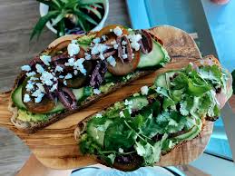 Lepas bohlam lampu dengan cara menggesernya untuk membuat sel menjadi gelap. Petik Buah Brain Out Cara Golden