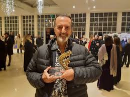 Commemoriamo oggi una tragedia, ancora in corso. Coronavirus E Morto Giovanni Gastel Il Fotografo Che Ha Cambiato Il Mondo Della Moda L Intervista A Matera Per Sassilive Al Premio Moda Citta Dei Sassi 2019 Sassilive