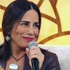 ˈɡlɔɾjɐ mɐˈɾi.ɐ ˈklawdʒɐ ˈpiɾiʒ dʒi moˈɾajʃ); Apos Tirar Nome Cleo Pires Tem Nova Gloria Pires A Dama Da Tv Facebook